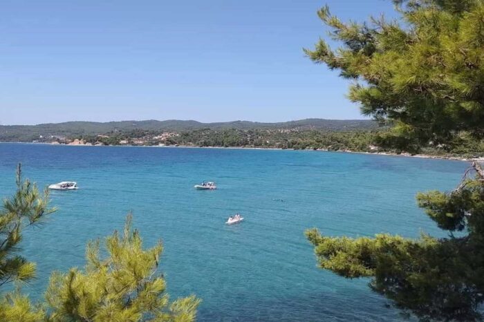 Καταγάλανα Νερά Και Φυσικά Λιμάνια